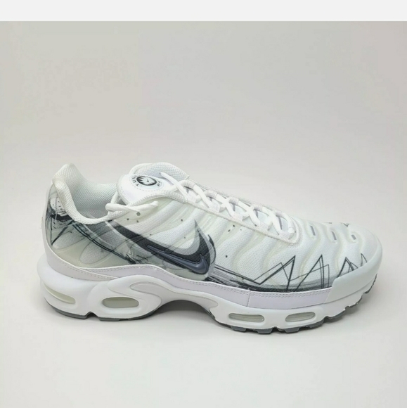 nike air max plus se shark